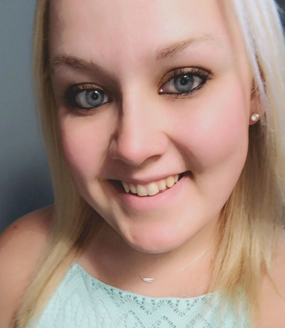 Elizabeth Lindsey Headshot 2