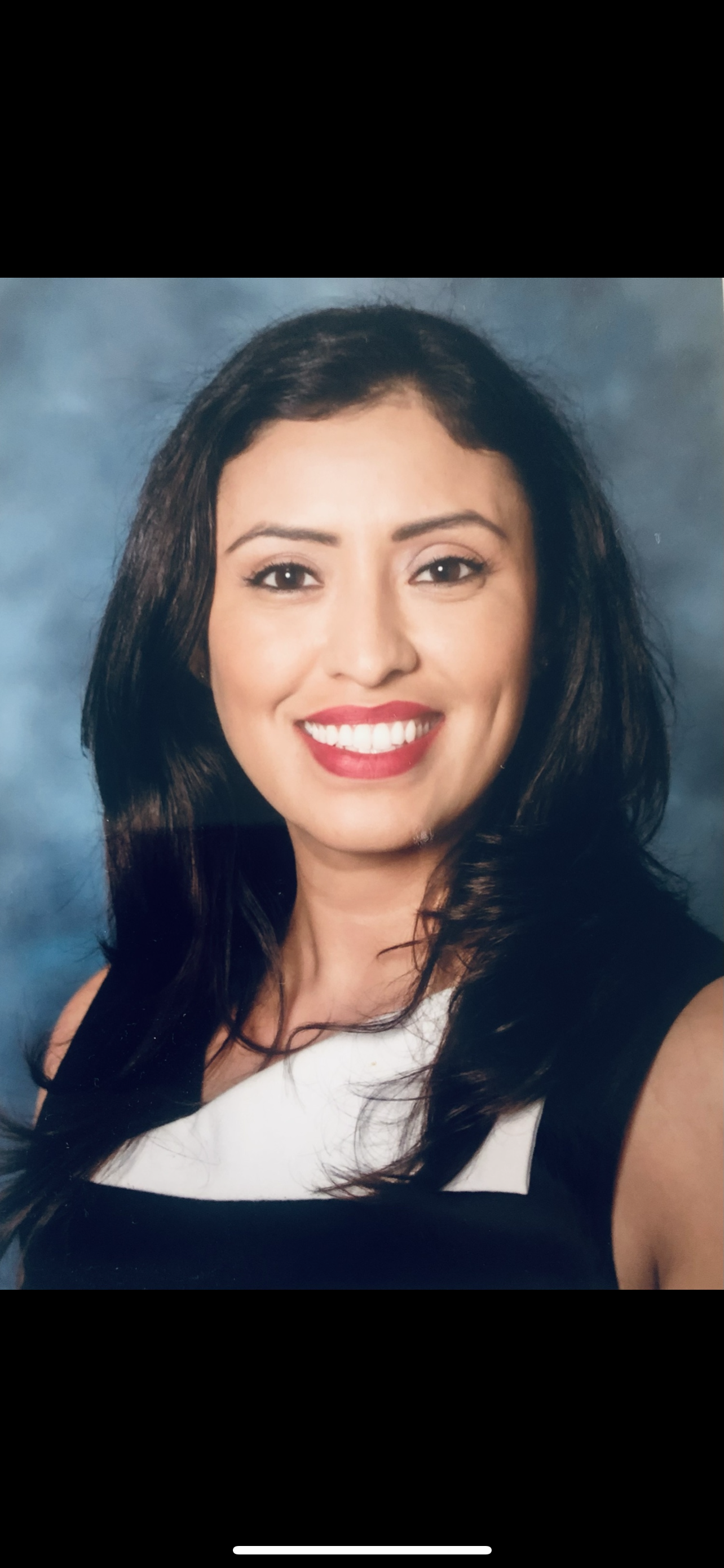 Heydi Ellis Headshot